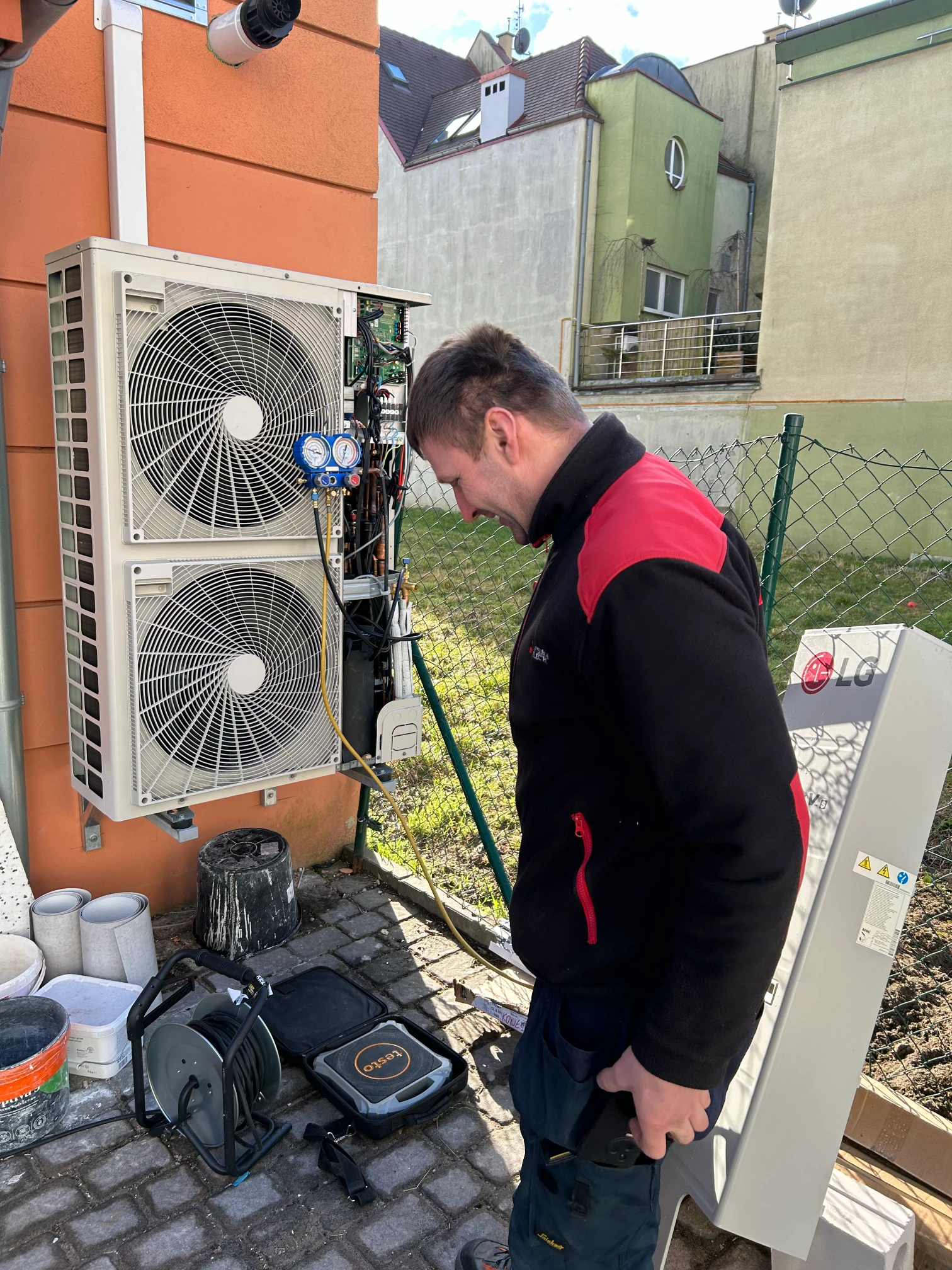 montaż_i_uruchomienie_agregatu_LG_VRF